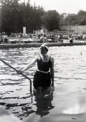 Magyarország, Sopron, Lővér strandfürdő., 1934, Boda Balázs, fürdőruha, hölgy, fürdősapka, Fortepan #160613