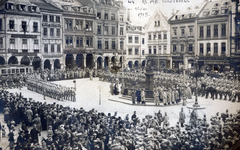 Czech Republik, Liberec, náměstí Dr. Edvarda Beneše (Altstädter Platz), közepén a Neptun-kút (Neptunbrunnen / Neptunova kašna) látható., 1915, Zsembery Bendegúz, mass, festive, Fountain, Fortepan #160869