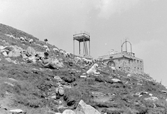 Lengyelország,Lengyel Magas-Tátra, obszervatórium a Kasprowy csúcson., 1958, Szent-tamási Mihály, juh, pásztor, pásztorkutya, Tátra hegység, kuvasz, Fortepan #16096