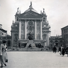 Olaszország, Torino, Piazza Maria Ausiliatrice, Segítő Szűz Mária-bazilika (Basilica santuario di Maria Ausiliatrice), előtte Bosco Szent János (Giovanni Bosco / Don Bosco) emlékműve., 1936, Zsembery Bendegúz, Fortepan #160978