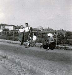 Hungary, Budapest XI., Törökbálinti út, Eper utcai buszmegálló Farkasrét irányába., 1940, Zsembery Bendegúz, Budapest, Fortepan #161022