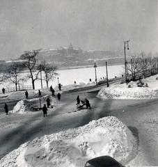 Hungary, Budapest V.,Budapest I., az Erzsébet híd pesti hídfőjéről a Királyi Palota (később Budavári Palota) felé nézve., 1940, Zsembery Bendegúz, Budapest, Fortepan #161027