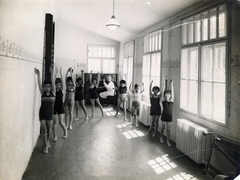 Hungary, Budapest XII., Zugliget, Remete út 18., Dr. Révész Margit Gyermekszanatórium., 1930, Nagy Krisztina - Nagy Boldizsár, Budapest, radiator, dance, exercise, backlight, Fortepan #161062