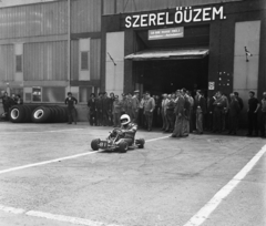 Magyarország, Székesfehérvár, Ikarus Gyár, Alba Regia sport kör, go-kart bemutató., 1977, MHSZ, gyár, gokart, Fortepan #16130