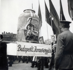 Magyarország, Budapest XIV., a mai Ötvenhatosok tere (Sztálin tér), május 1-i felvonulás., 1954, Márk Iván, Budapest, felvonulás, konzervgyár, Fortepan #161312