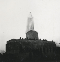 Magyarország, Budapest XIV., a mai Ötvenhatosok tere, Mikus Sándor szobrászművész alkotása, a Sztálin szobor avatása 1951. december 16-án., 1951, Márk Iván, Budapest, szobor, avatás, kommunizmus, személyi kultusz, Fortepan #161322