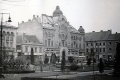 Magyarország, Szombathely, Fő (Köztársaság) tér., 1955, Márk Iván, középület, eklektikus építészet, tér, park, Fortepan #161346