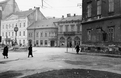 Hungary, Sopron, Széchenyi tér a Petőfi tér felől nézve, jobbra az Újhelyi-ház., 1957, Márk Iván, public clock, Fortepan #161375