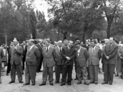 Magyarország, Városliget,Budapesti Ipari Vásár, Budapest XIV., Balról: ?, Münnich Ferenc, Marosán György, Rónai Sándor, Kossa István, Apró Antal, Kállai Gyula, Somogyi Miklós, Kádár János., 1960, Márk Iván, Budapest, várakozás, politikus, Fortepan #161434