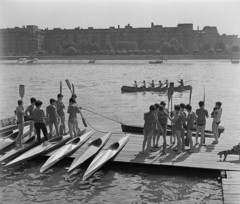 Magyarország, Margitsziget, Budapest, a Magyar Honvédelmi Sportszövetség (MHS) csónakház stégje, szemben a Szent István park., 1967, MHSZ, kajak, stég, motorcsónak, evező, Fortepan #16145