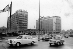 Németország, Berlin, Nyugat-Berlin, Ernst Reuther Platz., 1964, Korbuly család, NSU-márka, Nyugat-Berlin, Fortepan #161484