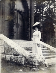 Slovakia,High Tatras, Starý Smokovec, a felvétel a Szeplőtelen fogantatás-templom előtt készült., 1917, Korbuly család, hat, lady, white dress, stairs, Fortepan #161575