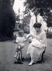 1924, Korbuly család, family, newborn, sitting on lap, Fortepan #161602