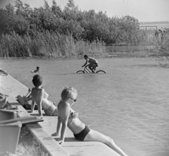 Hungary, Balatonvilágos, Balatonaliga., 1968, MHSZ, bicycle, bathing suit, shore, Fortepan #16173