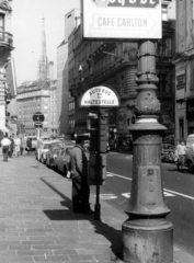 Austria, Vienna, Albertinaplatz a Tegetthoffstrasse felé nézve, a távolban a Stephansdom / Szent István-székesegyház tornya látszik., 1961, Korda Judit, Fortepan #161830