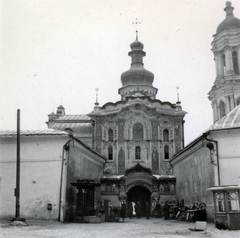 Ukrajna, Kijev, Pecserszka Lavra barlangkolostor, Szentháromság-kapu temploma és a Nagy Harangtorony., 1942, Kiss Endre, Fortepan #161930