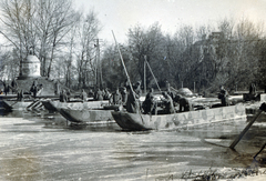 Ukrajna, Vinnicja, pontonok a település melletti Bug folyón. Magyar Királyi Török Ignác II. utászzászlóalj., 1941, Kiss Endre, keleti front, katonaság, második világháború, küzdelem, honvédség, utász, ponton, terepminta, Fortepan #161946