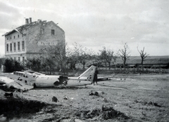 Ukrajna, Tovszte, vasútállomás., 1942, Kiss Endre, keleti front, repülőgép, második világháború, járműroncs, Fortepan #161951