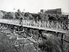 Ukrajna, Kijev, előtérben a Park híd, háttérben az Ukrán Miniszteri Kabinet épülete., 1942, Kiss Endre, Fortepan #161981