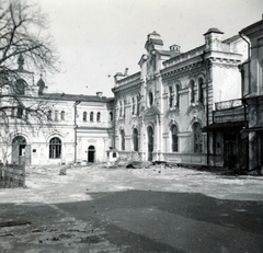 Ukrajna, Kijev, az ortodox Barlangkolostor (Pecserszka Lavra) területe, balra a Pecserszki Szent Antal és Teodóz templom hátsó frontja, jobbra az Ukrán népi dekoratív művészeti múzeum., 1942, Kiss Endre, Fortepan #162002