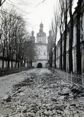 Ukrajna, Kijev, az ortodox Barlangkolostor (Pecserszka Lavra) területe, Mindenszentek temploma, alatta a gazdasági kapu., 1942, Kiss Endre, Fortepan #162006