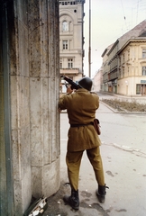 Románia,Erdély, Temesvár, Szent György tér (Piața Sfântul Gheorghe), szemben a Takarékpénztár utca (Strada 9 Mai) torkolata. Romániai forradalom., 1989, Fortepan/Album040, román forradalom, rendszerváltás, színes, Fortepan #162265