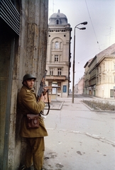 Románia,Erdély, Temesvár, Szent György tér (Piața Sfântul Gheorghe), szemben a Takarékpénztár utca (Strada 9 Mai) torkolata. Romániai forradalom., 1989, Fortepan/Album040, román forradalom, rendszerváltás, színes, Fortepan #162266