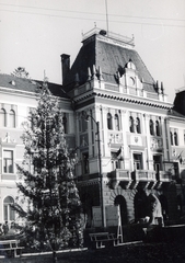 Románia,Erdély, Székelyudvarhely, Városháza (eredetileg Batthyány, ekkor Augusztus 23) tér, Városháza., 1989, Zenglitzky Zoltán, román forradalom, rendszerváltás, Fortepan #162286