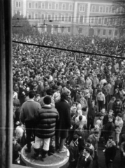 Románia,Erdély, Kolozsvár, Bocskai tér (Piata Avram Iancu), háttérben az Ortodox püspöki palota., 1989, Essig József, román forradalom, rendszerváltás, Fortepan #162308