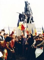 Románia,Erdély, Kolozsvár, Széchenyi tér (Piata Mihai Viteazul), a háttérben Mihai Viteazul (Mihály vajda) lovasszobra (Marius Butunoiu, 1976.). Romániai forradalom., 1989, Fortepan/Album047, román forradalom, rendszerváltás, Fortepan #162316