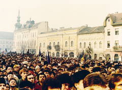 Románia,Erdély, Kolozsvár, Széchenyi tér (Piata Mihai Viteazul), balra a háttérben a Babos-palota. Romániai forradalom., 1989, Fortepan/Album047, román forradalom, rendszerváltás, Fortepan #162318