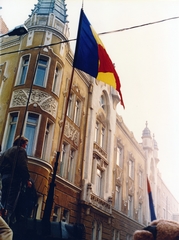 Románia,Erdély, Kolozsvár, Kossuth Lajos utca (Bulevardul 21 Decembrie 1989) 58., tüntetés a Román Kommunista Párt helyi székháza (később Megyeháza) előtt. Romániai forradalom., 1989, Fortepan/Album047, román forradalom, rendszerváltás, Fortepan #162319