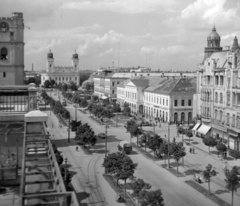 Magyarország, Debrecen, Piac utca (Vörös Hadsereg útja), szemben a Nagytemplom., 1955, Kotnyek Antal, Hires Tibor, klasszicizmus, timpanon, Rabl Károly-terv, Péchy Mihály-terv, Fortepan #16235