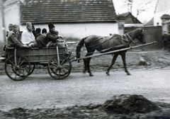 Szerbia, Topolya, 1941, Fehér Tibor, falu, szekér, Fortepan #162367