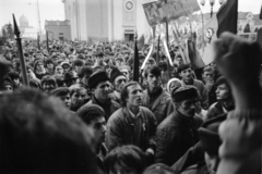 Románia,Erdély, Nagyvárad, Szent László tér (Piata Unirii) a Városháza előtt, háttérben a Szent László-templom. Romániai forradalom., 1989, Halas István, román forradalom, rendszerváltás, Fortepan #162382