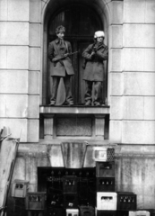 Románia, Bukarest, Strada Demetru Ion Dobrescu (Strada Onești), a Belügyminisztérium épülete. Romániai forradalom., 1989, Pataky Zsolt, román forradalom, rendszerváltás, Fortepan #162394