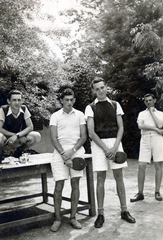 1940, Váradi Judit, sitting on a table, Fortepan #162418