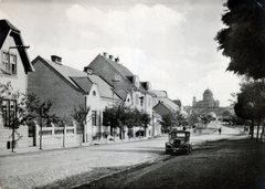 Szlovákia,Magyarország, Párkány, Fő utca (Hlavná), háttérben a Duna a túlpartján az esztergomi Várhegy a Bazilikával., 1941, Iharos Sándor, Fortepan #162471