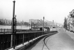 Magyarország, Budapest V., a Belgrád rakpart a Szabadság híd pesti hídfőjétől nézve. Háttérben a budai Vár., 1954, Gara Andor, Budapest, látkép, korlát, Fortepan #162689