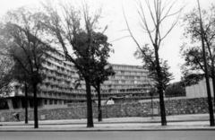 France, Paris, Place de Fontenoy, az UNESCO székház (Breuer Marcell, Bernard Zehrfuss, Pier Luigi Nervi, 1958.) az Avenue de Lowendal felől., 1963, Gara Andor, Fortepan #162738