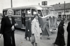 Magyarország, Óbuda, Budapest III., a Bécsi út és a Vörösvári út találkozása., 1947, Szalay Réka, Budapest, Rába DST, hölgy, autóbusz, ellenőr, Fortepan #162871