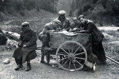 Romania,Transylvania, Vișeu de Sus, munkaszolgálatosok a Vaser-patak völgyében, az itt haladó erdészeti vasút Bardo (Bardau) állomása közelében., 1940, Szántó István dr., labor service, Fortepan #162901