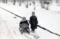 1954, Váradi Judit, gyerekek, bőrkabát, szánkó, Fortepan #163103