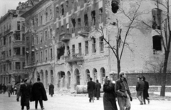 Magyarország, Budapest VIII., Üllői út a 68. és 70. számú ház a Leonardo da Vinci utca és BOTE (később Semmelweis Egyetem) I. sz. Gyermekklinika között., 1956, Gödér Hajnal, Budapest, épületkár, golyónyom, Fortepan #163280