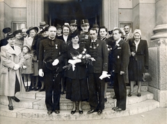 Magyarország, budai Vár, Budapest I., Bécsi kapu tér, a felvétel a Budavári Evangélikus templom előtt készült., 1941, Bakos László, esküvő, Budapest, Fortepan #163361