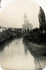 Szerbia, Paraćin, a Szentháromság-templom (Crkva Svete Trojice) a Crnica folyó hídjáról nézve., 1916, Wittner Lucia, Fortepan #163511