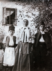 1917, Wittner Lucia, fiúk, anya, népviselet, Fortepan #163538