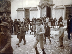 Olaszország, Arsiè, a Szűz Mária Mennybemenetele templom (Chiesa di Santa Maria Assunta) a Piazza Marconi Guglielmo felől., 1918, Wittner Lucia, Fortepan #163577