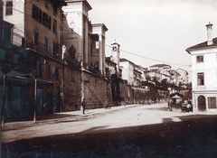 Olaszország, Feltre, Via Roma (Via Campo Giorgo). Balra távolabb a La Chiesa di San Giacomo Maggiore egy napórával, közelebb a Largo Castaldi., 1918, Wittner Lucia, Fortepan #163584