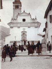 Olaszország, Arsiè, a Szűz Mária Mennybemenetele templom (Chiesa di Santa Maria Assunta) a Piazza Marconi Guglielmo felől., 1918, Wittner Lucia, Fortepan #163603